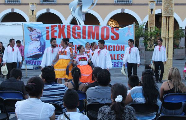 Con evento cultural en el Centro Histórico de Querétaro denuncian al gobierno federal