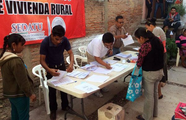 Entrega Antorcha bonos de vivienda rural a familias de La Montaña