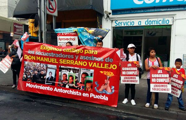 Se suman poblanos a denuncia nacional con Cadena Humana  