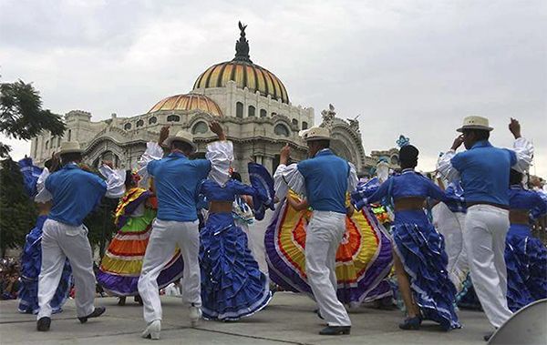 Con arte y cultura en el D.F. se exige justicia y solución a demandas sociales