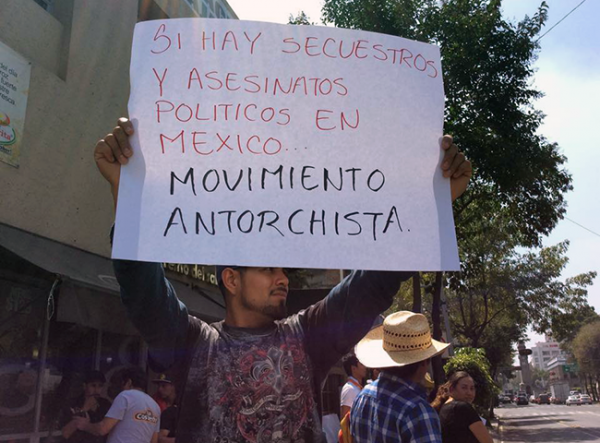 Realizan cadena humana en Bucareli; sí hay secuestros y asesinatos políticos en México.