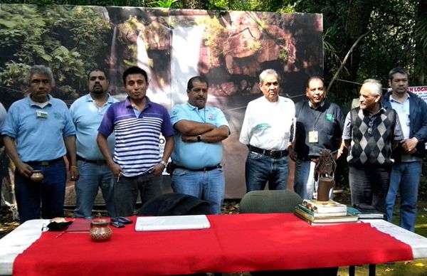 Trabajadores del Parque Nacional de Uruapan vuelven a mostrar paciencia