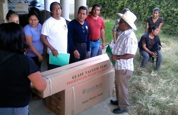 Entrega Antorcha calentadores solares en Atzompa