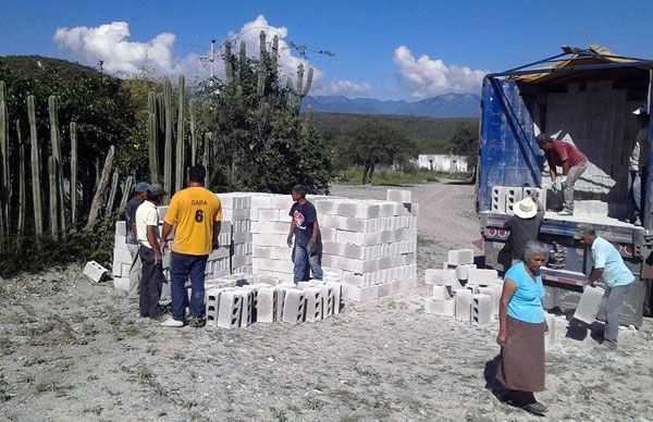 Campesinos antorchistas podrán mejorar sus viviendas 