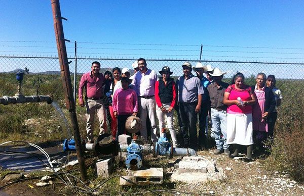 Presidente de Villa de Ramos atiende problemas de agua potable 