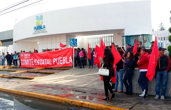 Se manifiesta Antorcha Magisterial frente a SEP