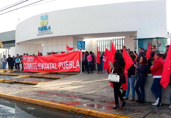 Antorcha magisterial exige a la SEP solución a sus demandas 