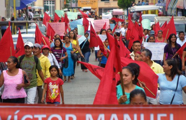 Antorchistas apoyan la lucha de Bachillerato indígena.