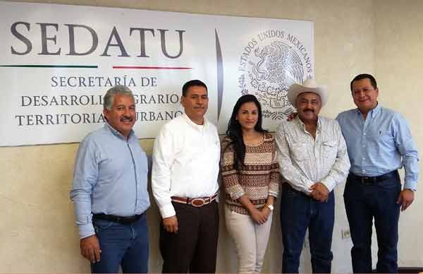 Se reúnen antorchistas con alcaldesa de Galeana