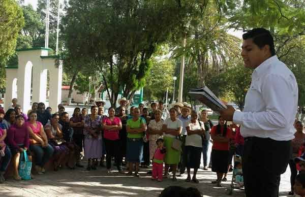 Antorchistas en espera de material para vivienda