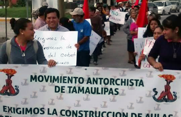 Marchan antorchistas en Abasolo