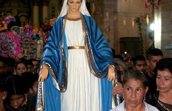 Militancia de MORENA y el PT se apoderan violentamente de parroquia en Huitzilan