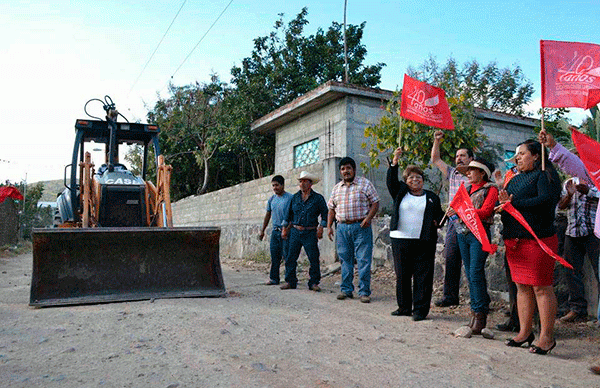 Diputados antorchistas culminan año  con obras  para sus distritos