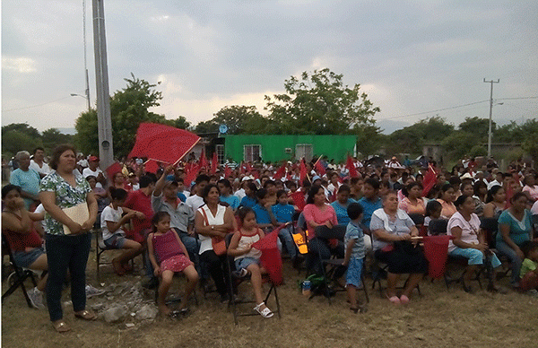 Entregan cobijas en la Huasteca