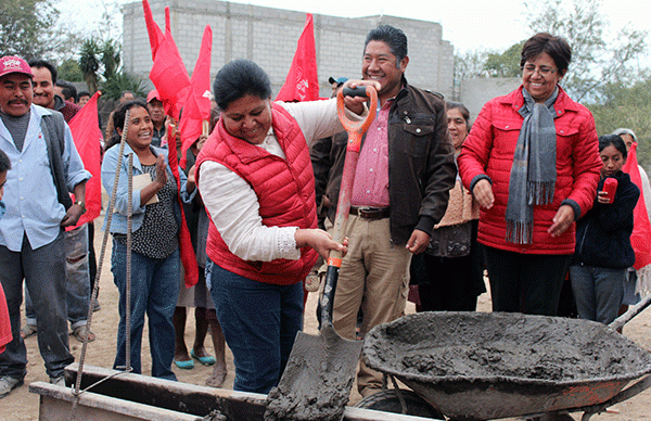 Inicia pavimentación en Ajalpan