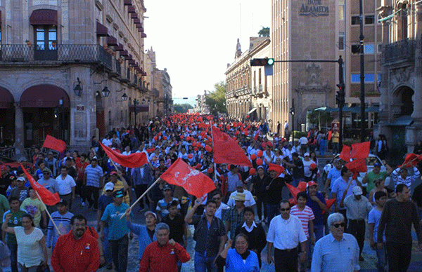 Miles en marcha demandan al gobernador Silvano Aureoles apoyo contra las mafias de la educación