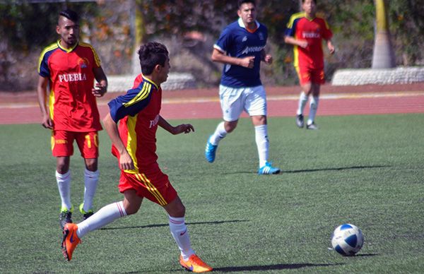 Continúan torneos de futbol en Espartaqueada Deportiva