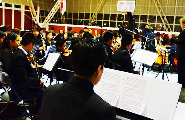 Ofrece orquesta infantil y juvenil antorchista concierto público