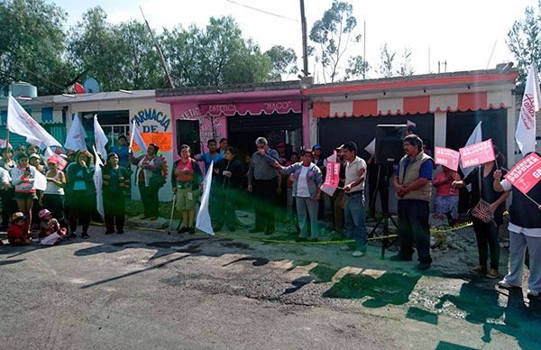 Antorchistas dan banderazo de inicio del reencarpetado de la Avenida Tlacaélel en GAM