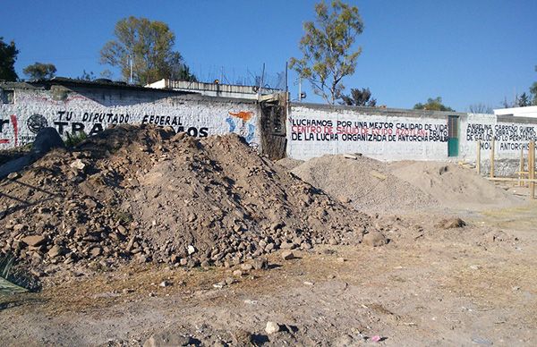 Habitantes se quejan por bloqueo de Centro de Salud