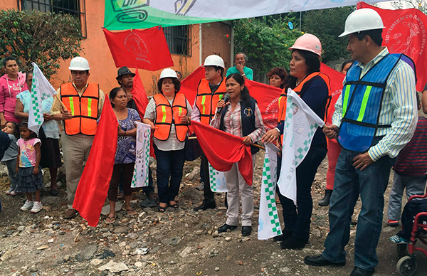  Dan banderazo de arranque de obras de pavimentación 