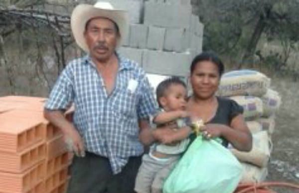 Entrega Antorcha Vivienda Rural a familias humildes