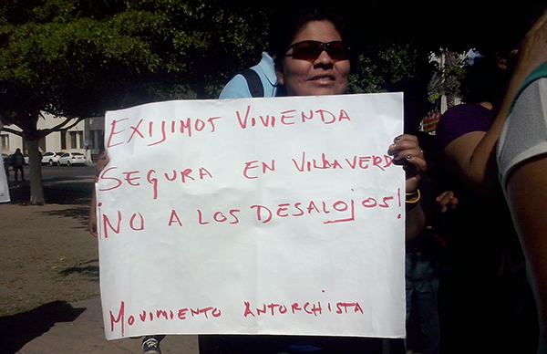 Cadena humana frente al palacio municipal en busca de diálogo