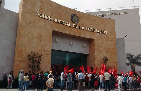 Antorchistas morelenses se manifiestan para exigir libertad a maestra de bachillerato