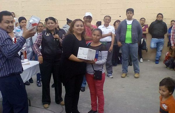 Antorchistas de Iztapalapa realizan rifa de electrodomésticos