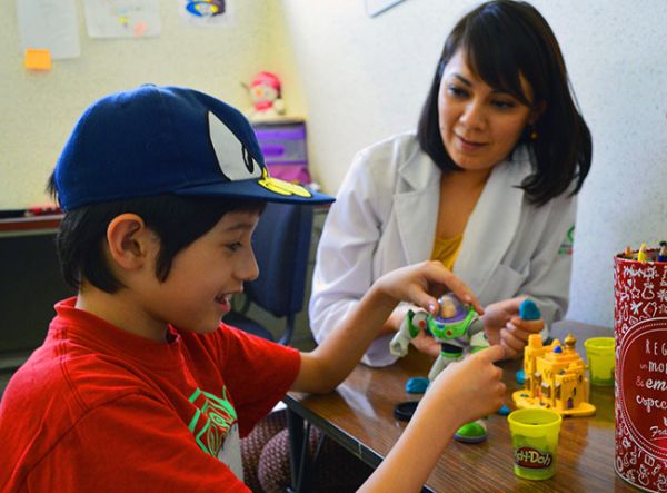 Atienden en Chimalhuacán a menores autistas 