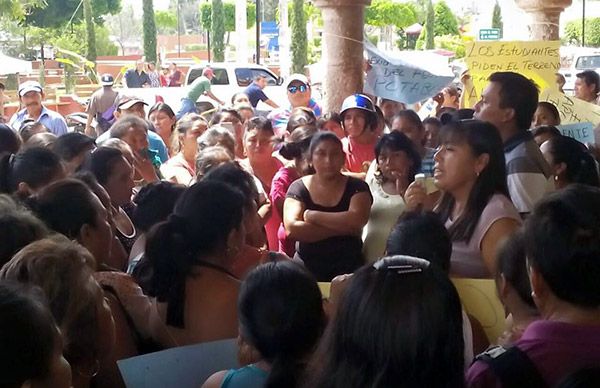 Antorchistas se manifiestan en el municipio de Peto