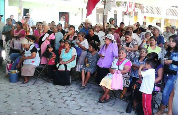 Tinacos para habitantes de Sultepec