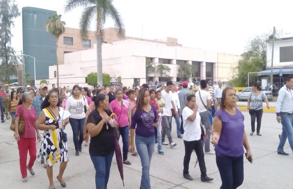 Antorchistas con manifestación piden audiencia al Gobierno del estado