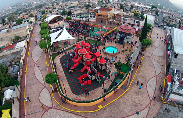 Explanada y jardín nuevos en la colonia El Tejolote