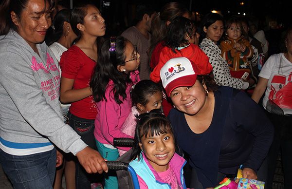 Festeja a los niños, regidora antorchista de Ecatepec