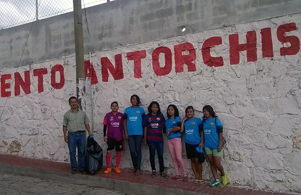 Entrega Antorcha uniformes deportivos