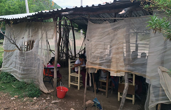 Escuela de nueva creación en comunidad de Huamuxtitlán, en el olvido oficial