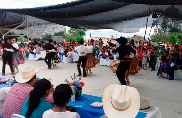 Los antorchistas celebraron la clausura de la sexta generación del  Bachillerato Gral.Felipe ángeles 