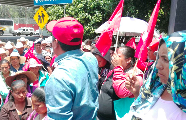 Marchan antorchistas para exigir cumplimiento de compromisos 