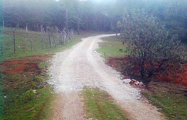 Reinician obra de construcción de carretera 