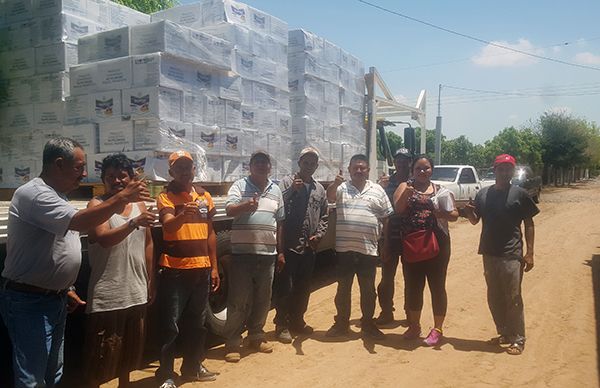 Entregan fertilizante a campesinos de Península de Villamoros