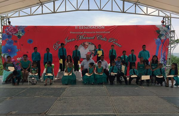 La Candelaria celebra graduación de las escuelas de nueva creación