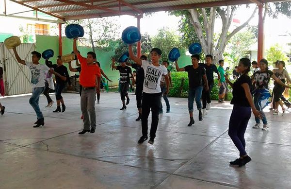 Artistas oaxaqueños listos para el II Encuentro de Folclore Internacional