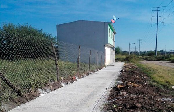 Antorchistas de Barrio del bosque se beneficiarán con banquetas