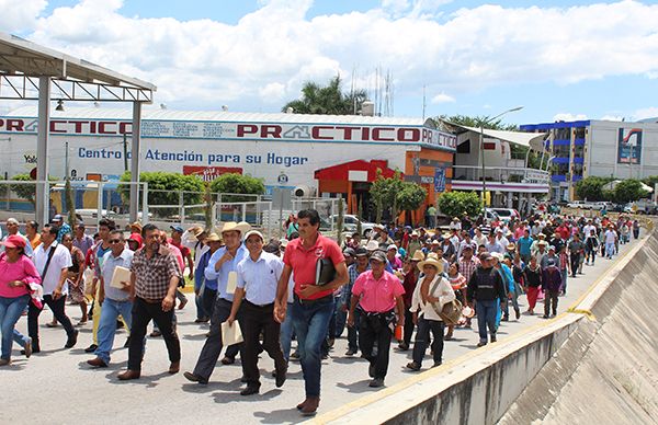 Funcionarios estatales renuevan compromisos con Antorcha