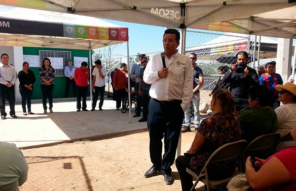 Inauguran barda perimetral en secundaria y un Centro de Salud en la colonia Planicie