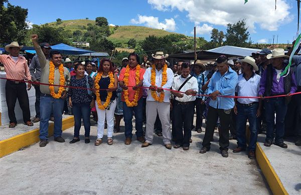 Antorcha inaugura puente vehicular en Coatzingo