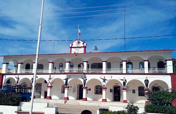 Alcalde de Tlacoachistlahuaca niega atención al pueblo