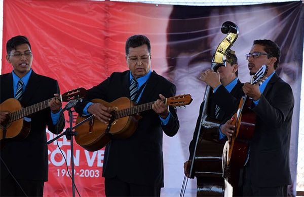 Rinden homenaje a la maestra Luz del Carmen Ocón 