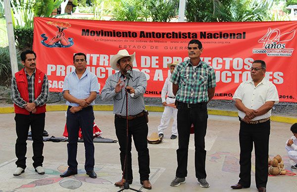 Entrega Antorcha 2 mdp en proyectos productivos 